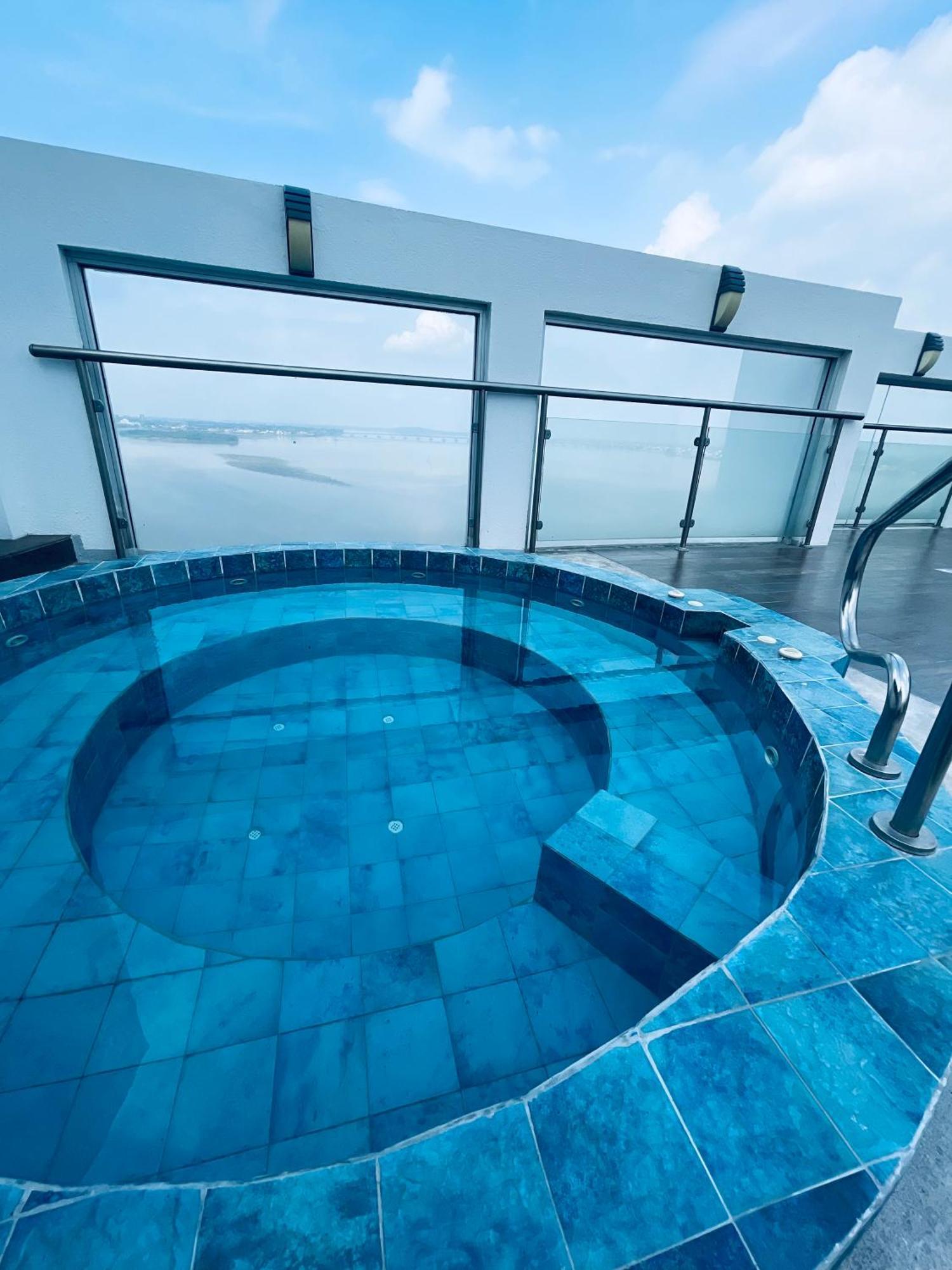 Suite Riverfront Puerto Santa Ana Guayaquil Exteriör bild